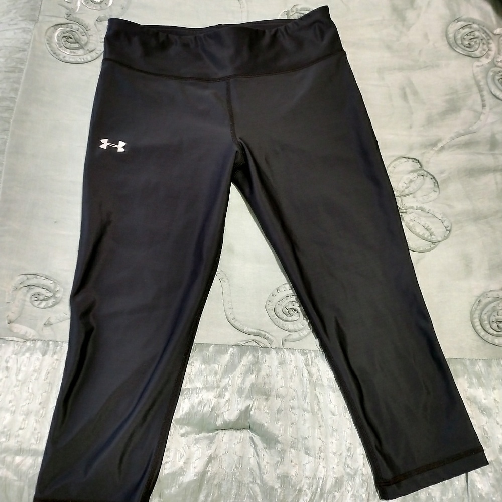 Compression heat gear work out short pants.